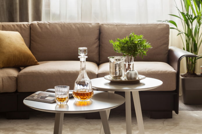 dubbele salontafel in het interieur