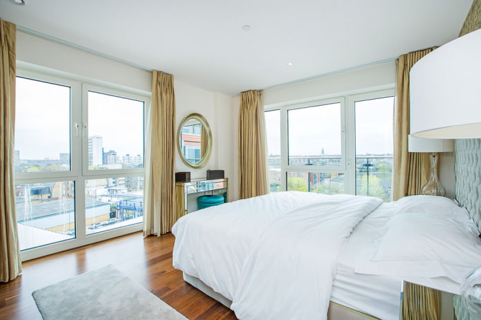 gouden gordijnen in de slaapkamer