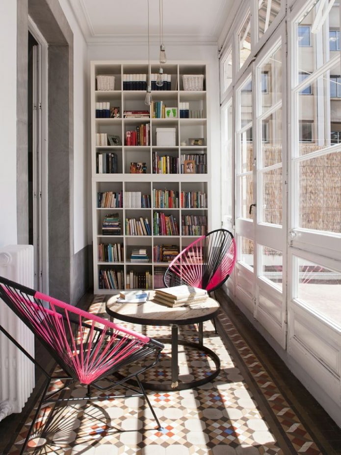 Minibibliotheekje op het balkon