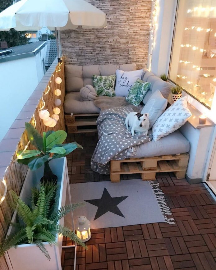 Slingers op het balkon