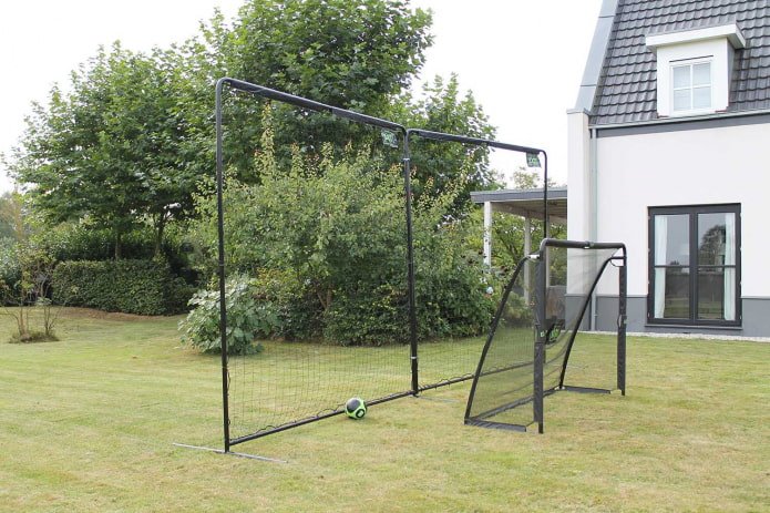 voetbalveld op het perceel