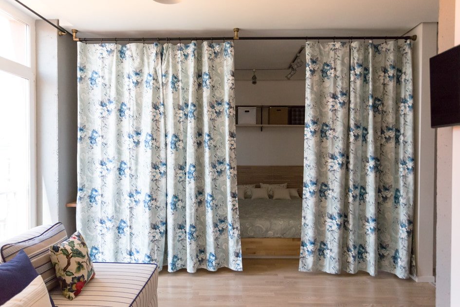 de slaapkamer indelen met gordijnen