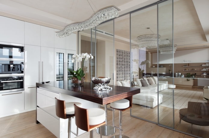 zonering met schuifdeuren in het interieur van de keuken-woonkamer