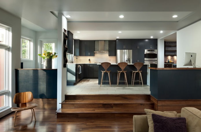 zonering meerlaagse structuren in het interieur van de keuken-woonkamer