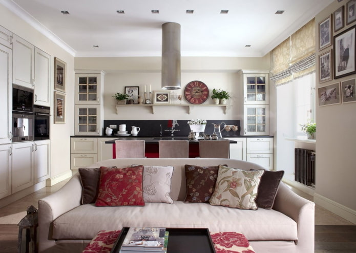 zonering met een bank in het interieur van de keuken-woonkamer
