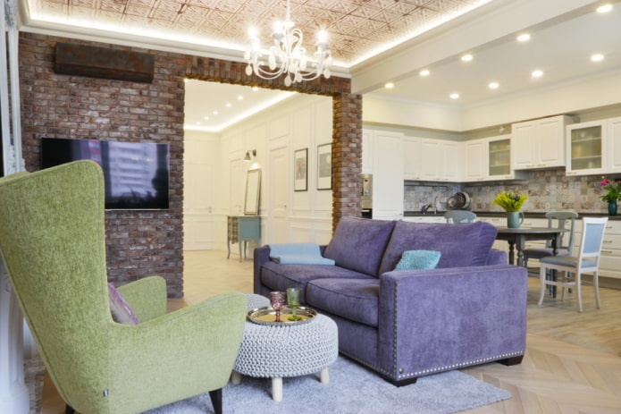zonering met verlichting in het interieur van de keuken-woonkamer