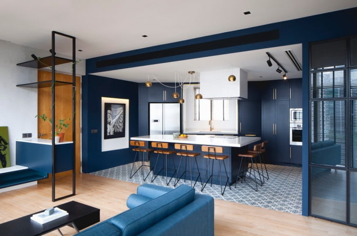 kleurzonering in het interieur van de woonkeuken