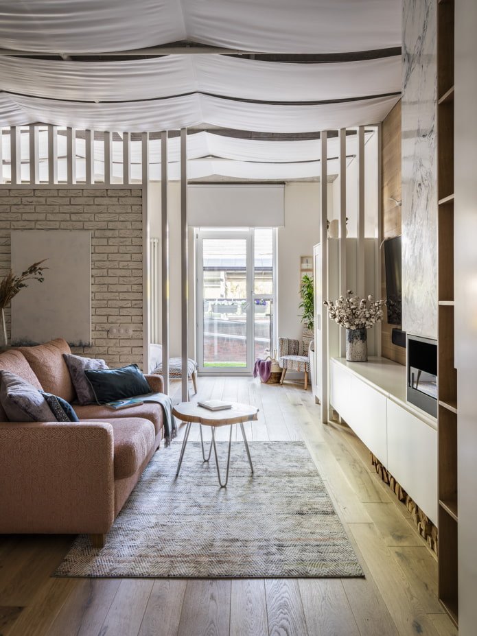 Lamellen op een bakstenen sokkel